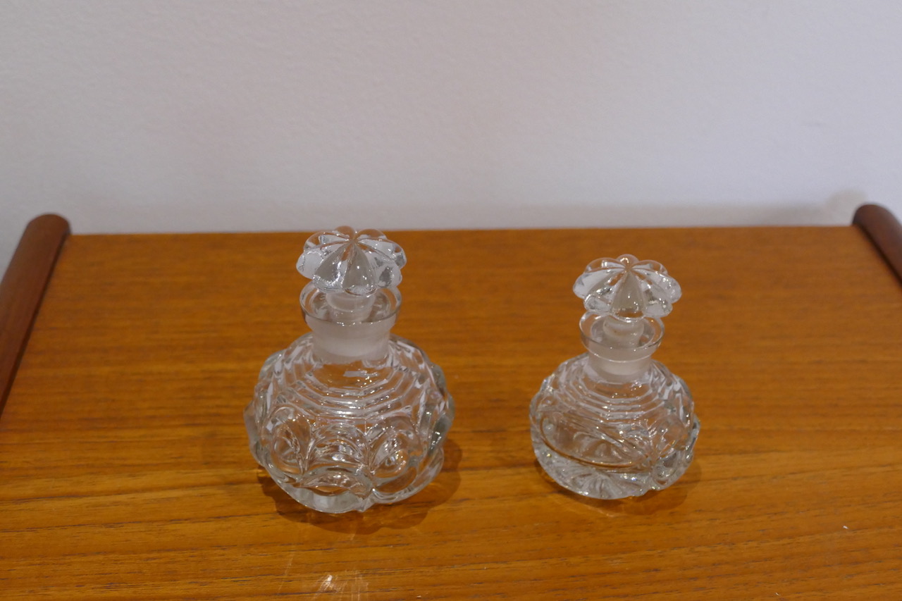 Lot de 2 petits flacons anciens en cristal