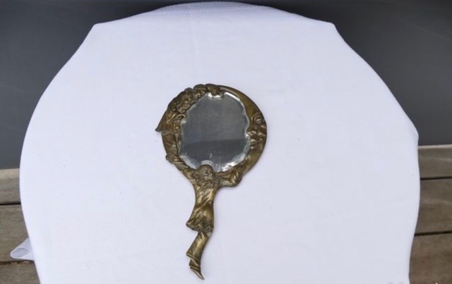 Miroir à main Pierrot, Colombine et la lune en bronze doré