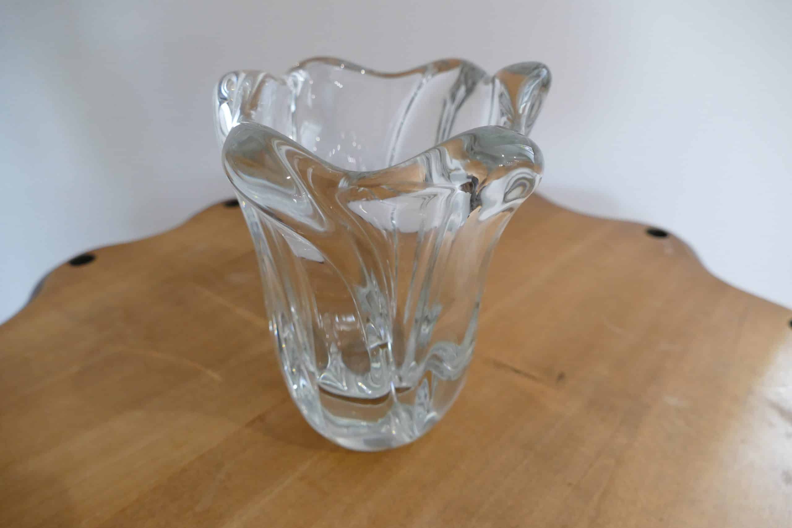 Vase tulipe en cristal Daum France, vue de face