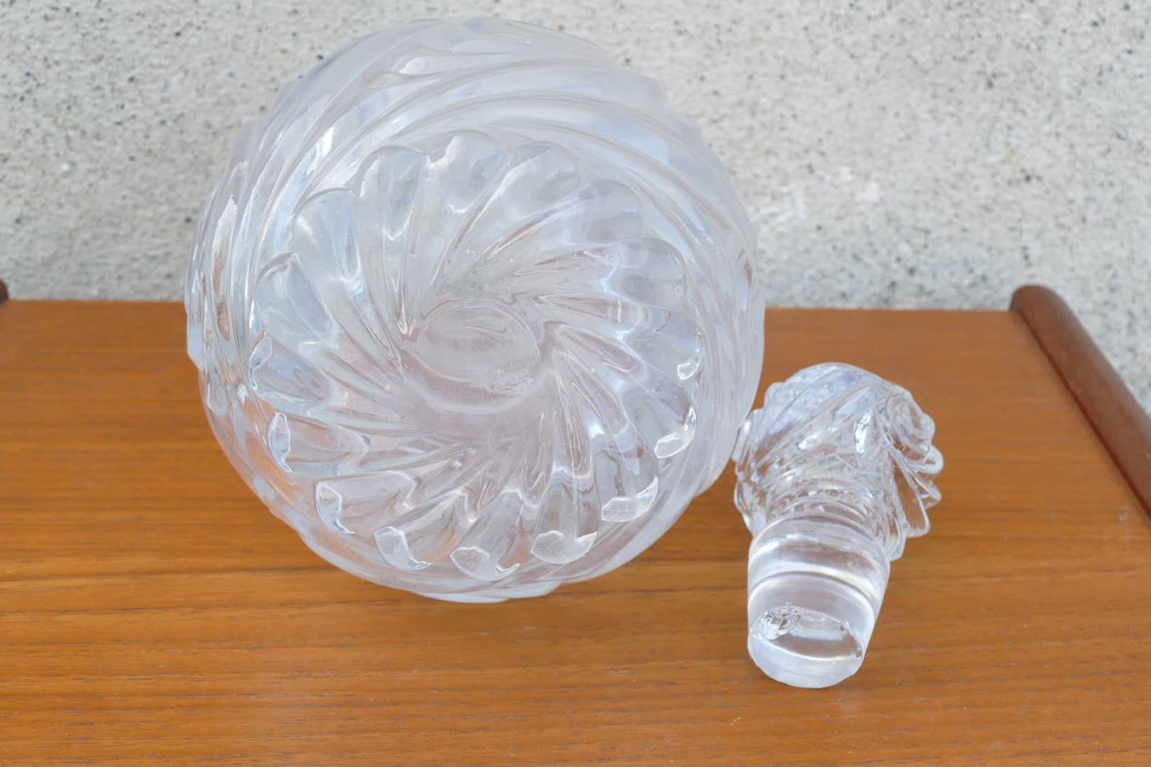 Carafe en cristal style Le Creusot au corps annelé et décor d’arabesques, vue 6