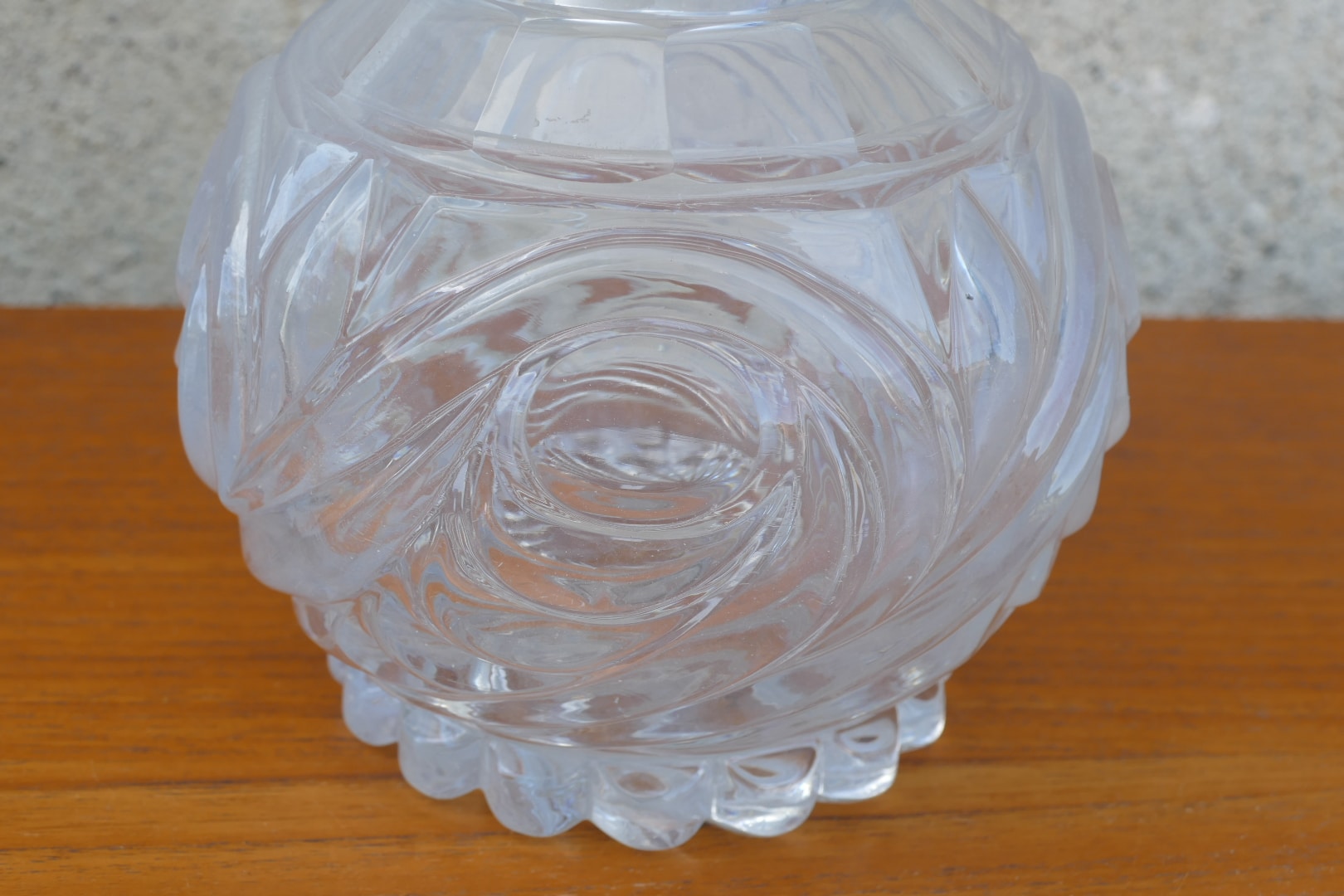 Carafe en cristal style Le Creusot au corps annelé et décor d’arabesques, vue 7