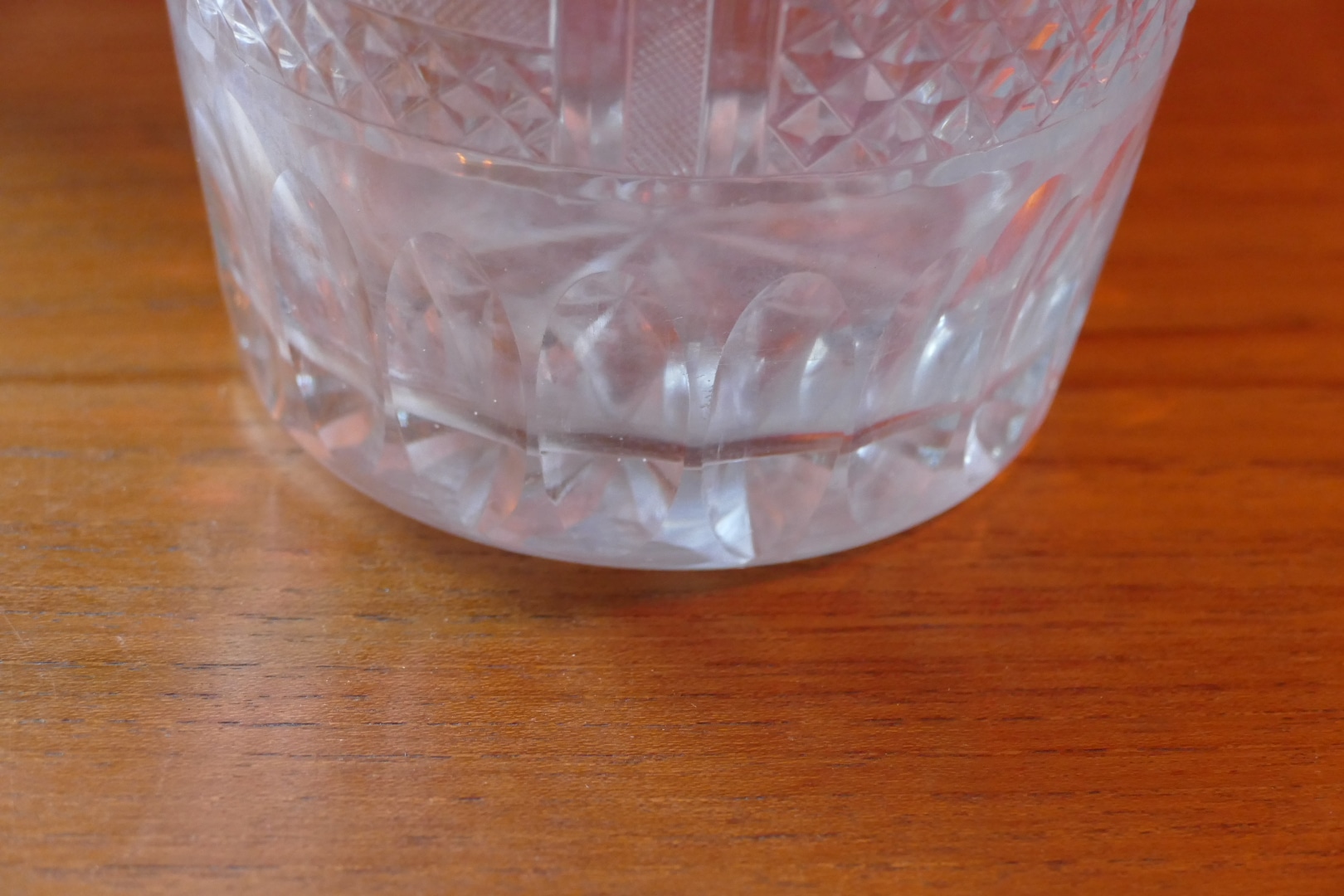 Carafe ancienne en cristal taillé style Le Creusot, vue 3