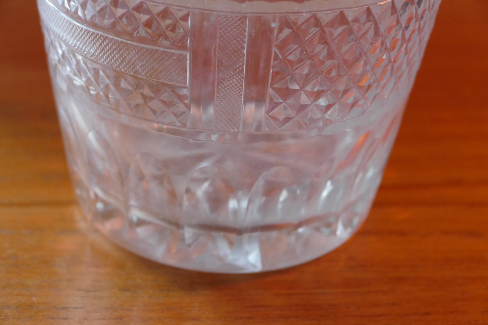 Carafe ancienne en cristal taillé style Le Creusot, vue 4