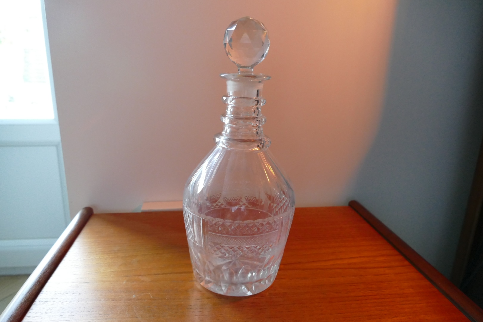 Carafe ancienne en cristal taillé style Le Creusot, vue 2