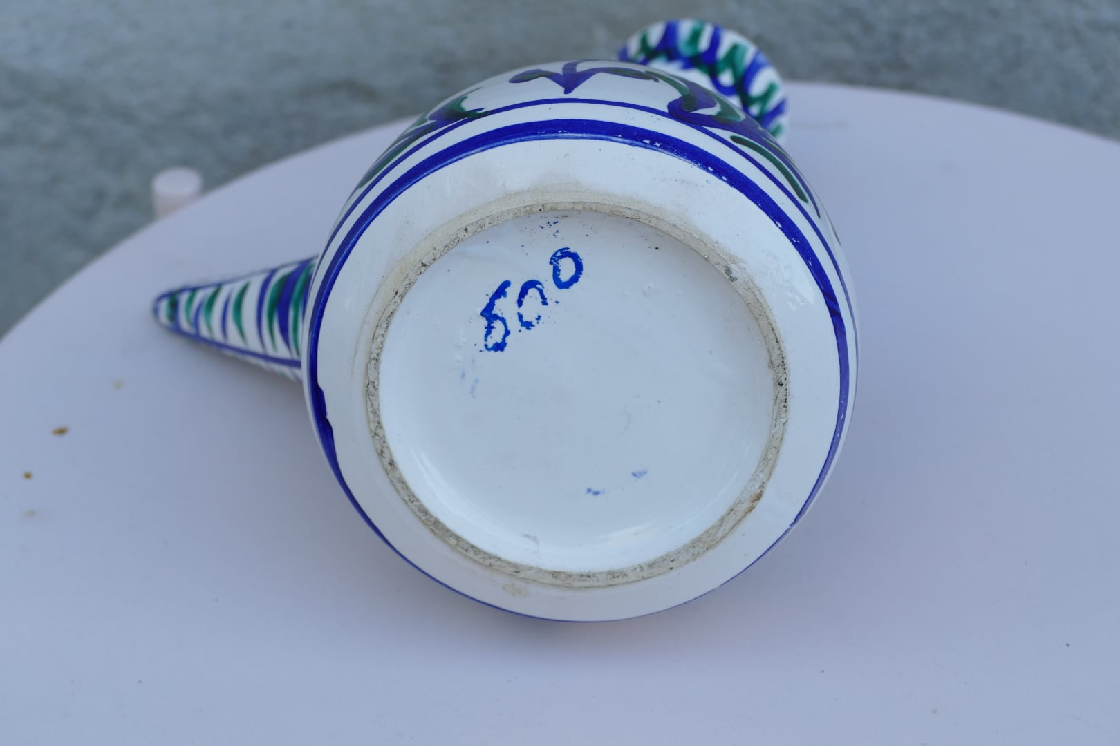 Cruche porrón en céramique andalouse, décor bleu et vert, vue 4