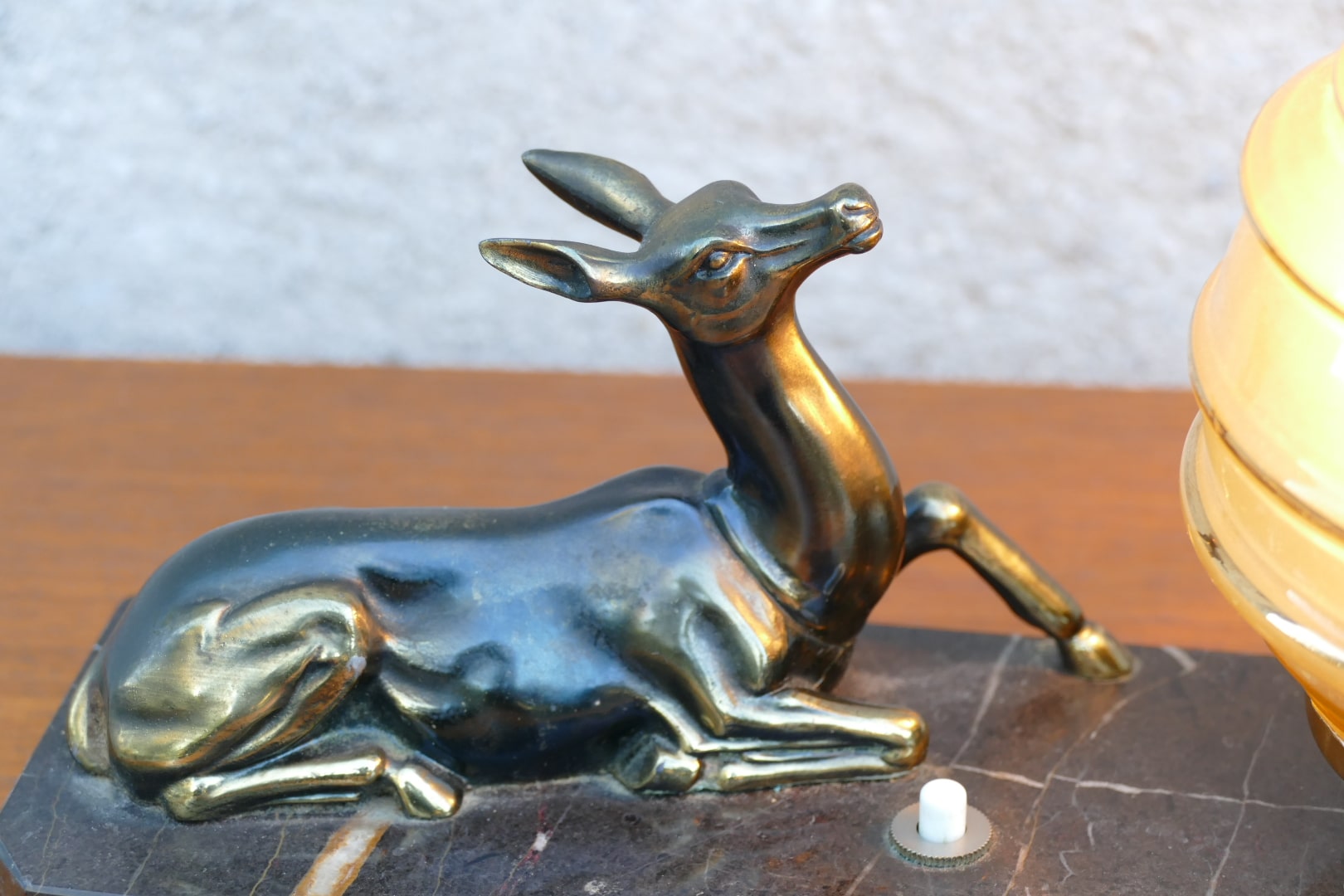Lampe veilleuse au faon sur socle en marbre, années 50, vue 3