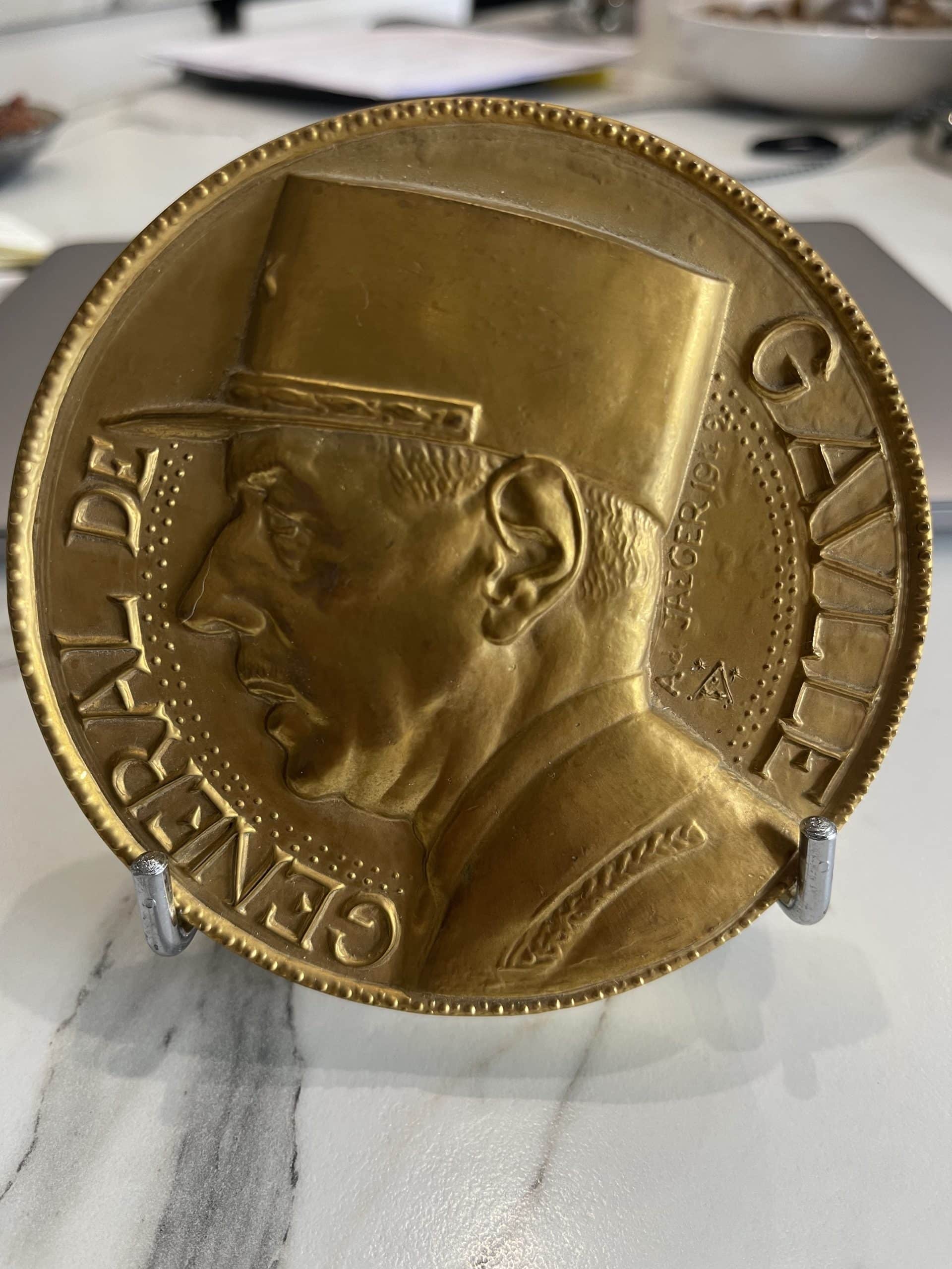 Médaille en bronze Général de Gaulle par Albert de Jaeger, avers au profil en képi