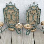Paire d'appliques en fer forgé vert patiné et bois doré, style néoclassique, vue d'ensemble