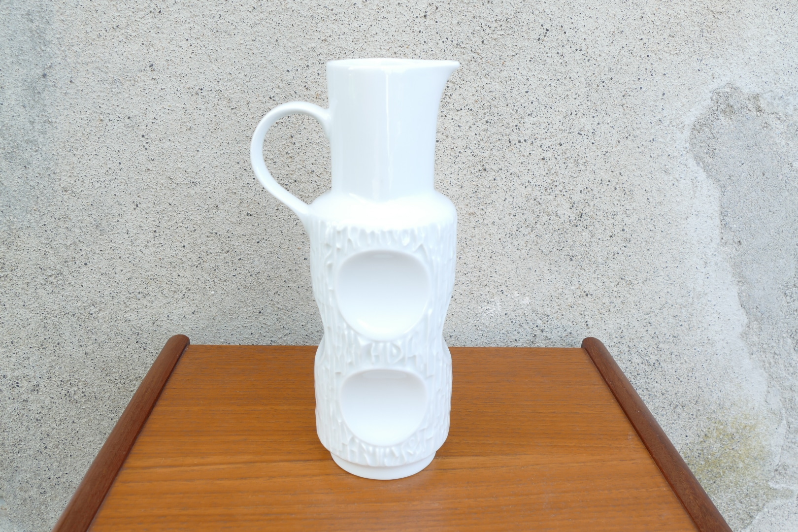 Pichet vintage en porcelaine blanche Johann Seltmann Vohenstrauss, vue d'ensemble