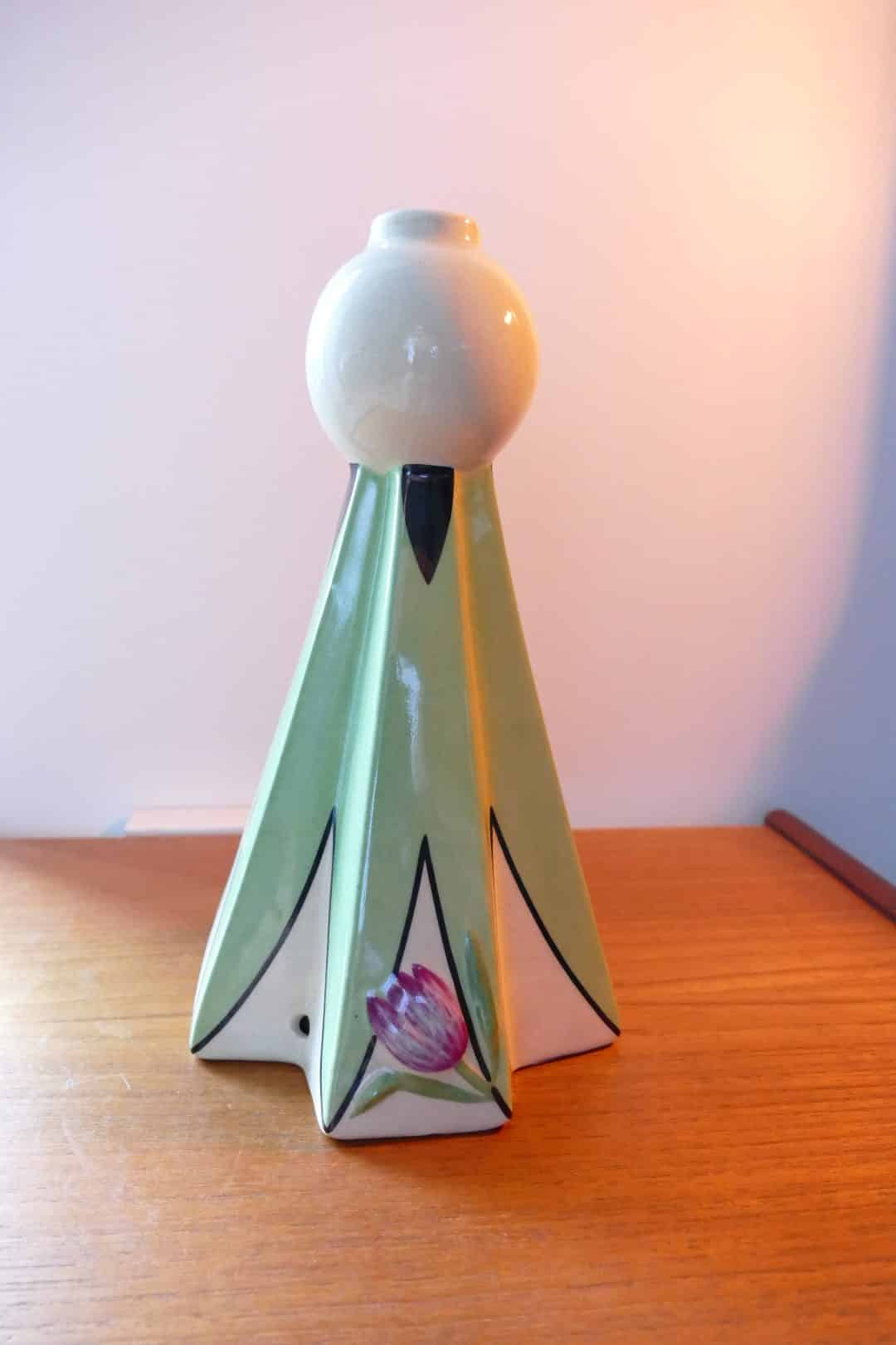 Pied de lampe Art déco en céramique, décor de tulipes, vue d'ensemble