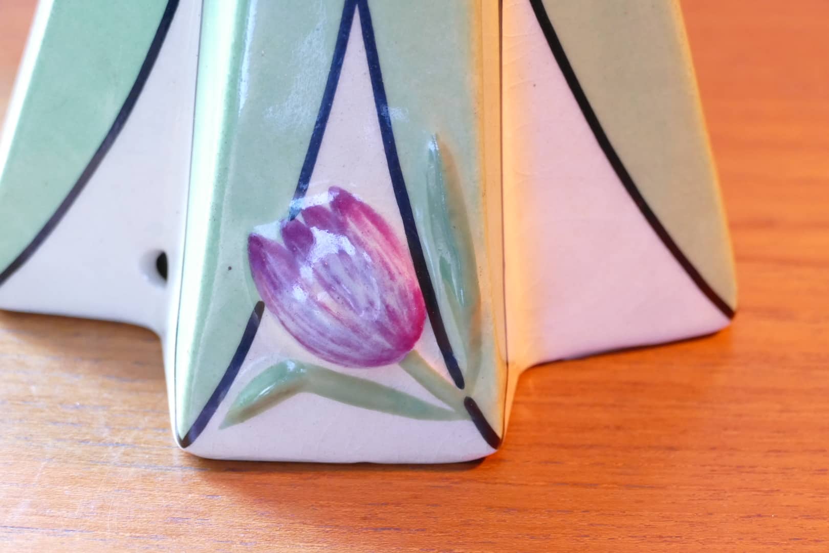 Pied de lampe Art déco en céramique, décor de tulipes, vue 3
