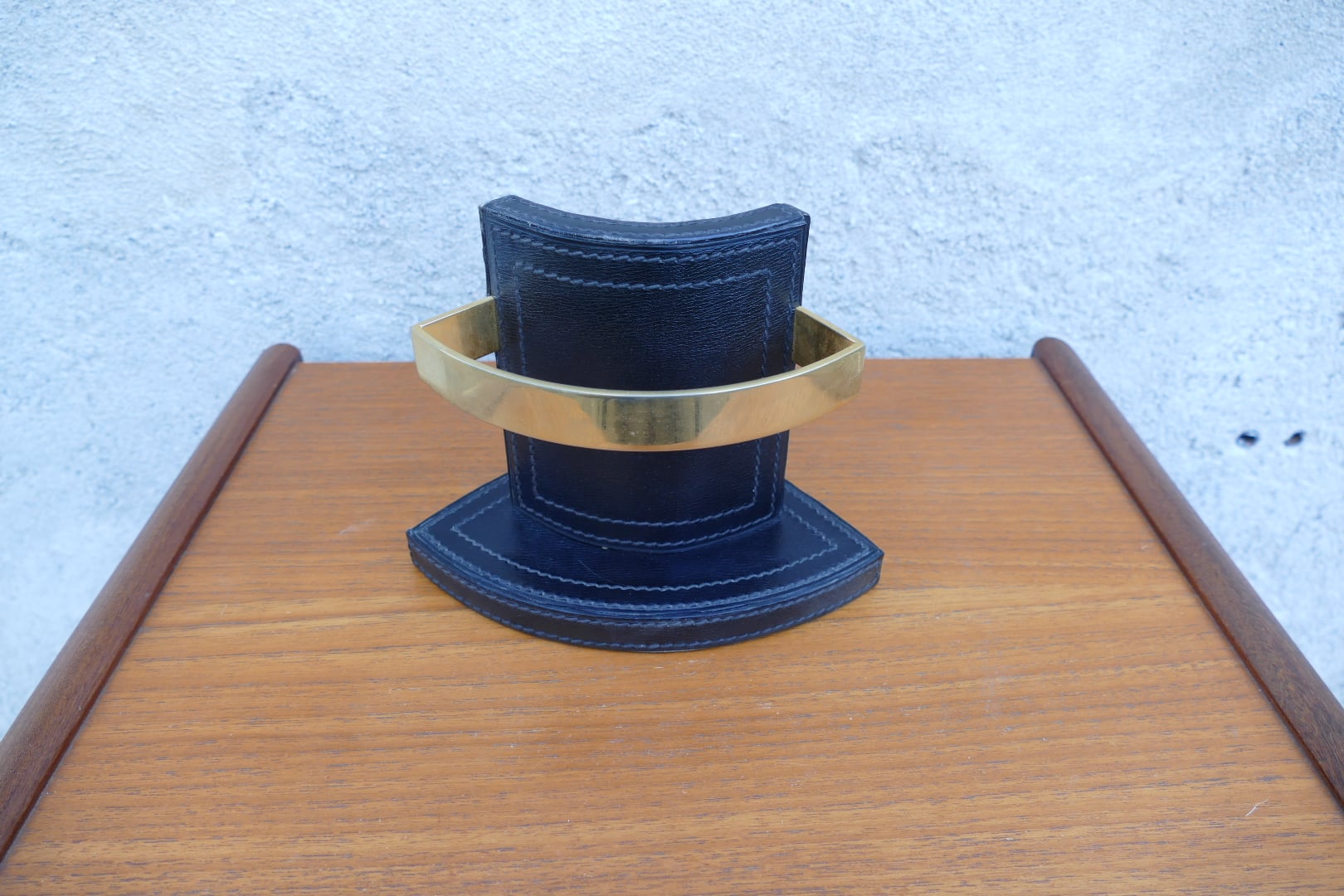 Porte-courrier Longchamp en cuir noir et laiton doré, vue 3