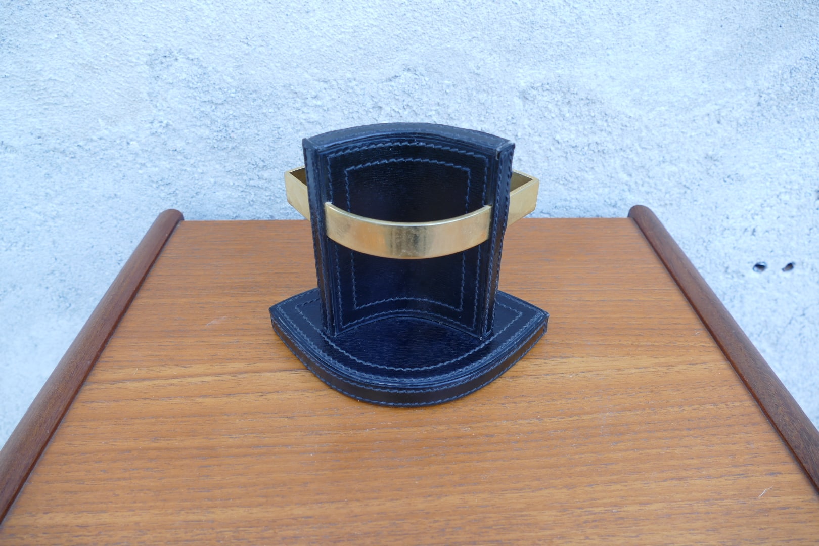 Porte-courrier Longchamp en cuir noir et laiton doré, vue 4