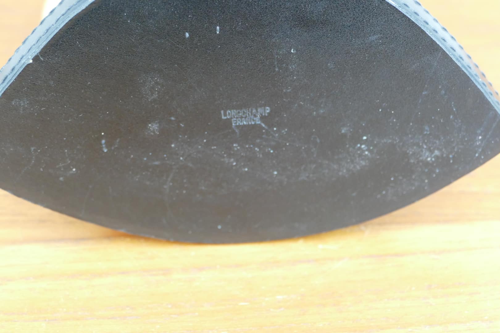 Porte-courrier Longchamp en cuir noir et laiton doré, vue 5