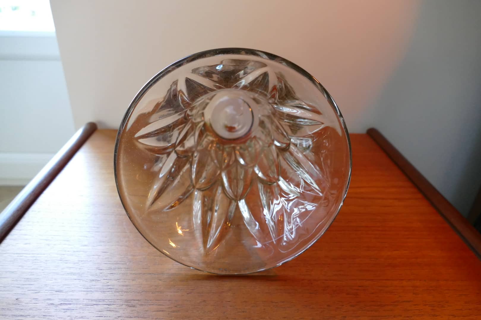 Vase vintage évasé en verre pressé rosé, vue 4