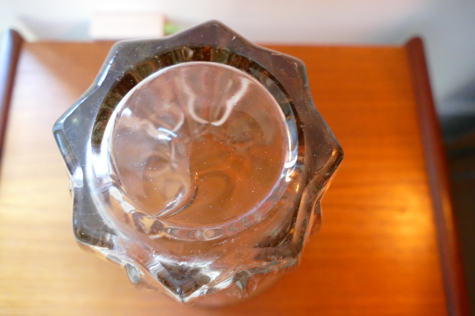 Vase vintage évasé en verre pressé rosé, vue 5
